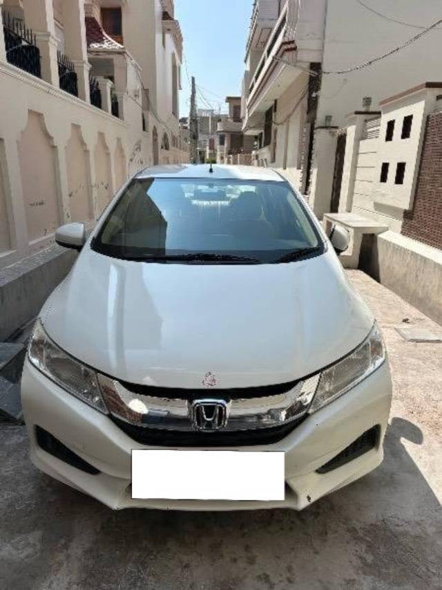 https://images10.gaadi.com/usedcar_image/4411623/original/processed_54df9f5f-e3bb-4498-b91f-ab89f876b099.jpeg?imwidth=6402