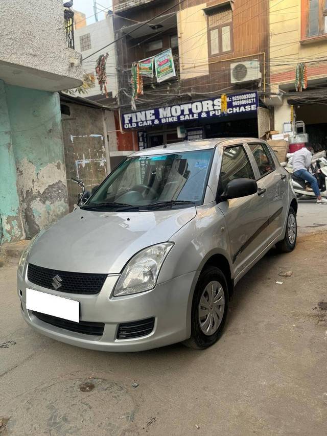 https://images10.gaadi.com/usedcar_image/4411649/original/processed_e4ee6c541a3aaefeb57256280fa3ab35.jpg?imwidth=6402