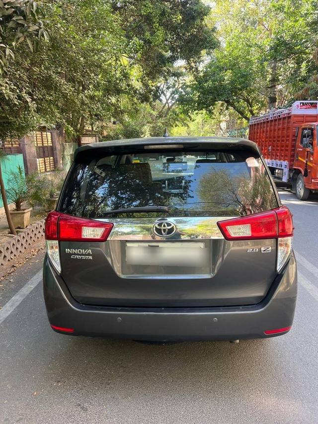 https://images10.gaadi.com/usedcar_image/4411652/original/processed_1e2dfc60cbf298d75c2db60c44f956e5.jpg?imwidth=6402