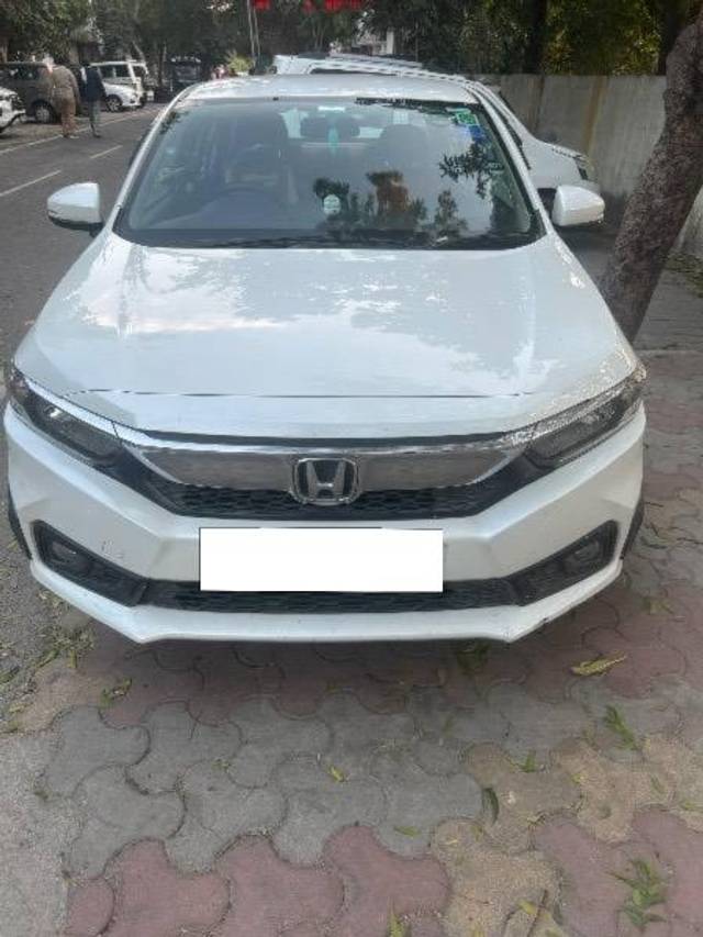 https://images10.gaadi.com/usedcar_image/4411675/original/processed_0ed0e260-31aa-4152-9ac8-36f86e773e64.jpeg?imwidth=6400