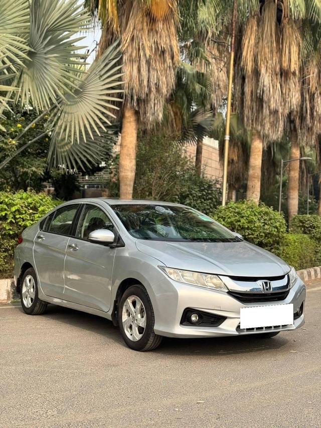 https://images10.gaadi.com/usedcar_image/4411720/original/processed_b6b99bcb57d2cb1b07e582b18d8d5242.jpg?imwidth=6400