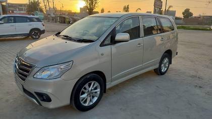 Toyota Innova 2.5 G (Diesel) 8 Seater BS IV Toyota Innova 2.5 G (Diesel) 8 Seater BS IV