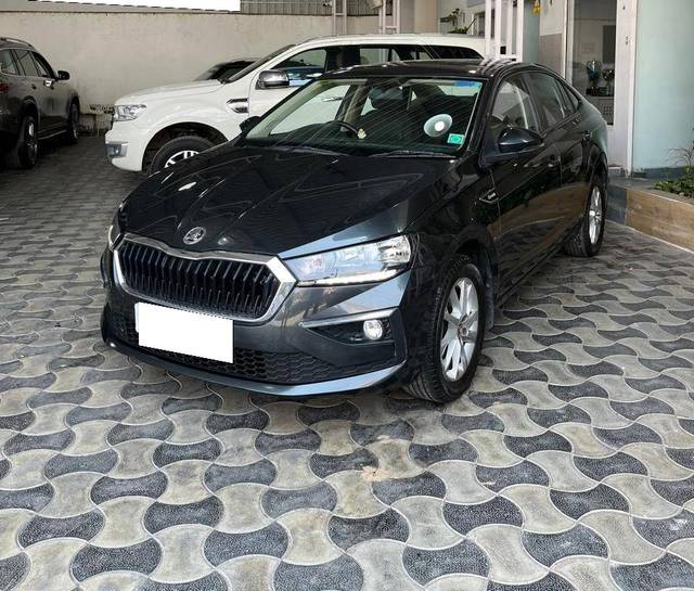 https://images10.gaadi.com/usedcar_image/4411789/original/processed_ef0e0ee0deb55bf7a66573f9abeae3f4.jpg?imwidth=6400