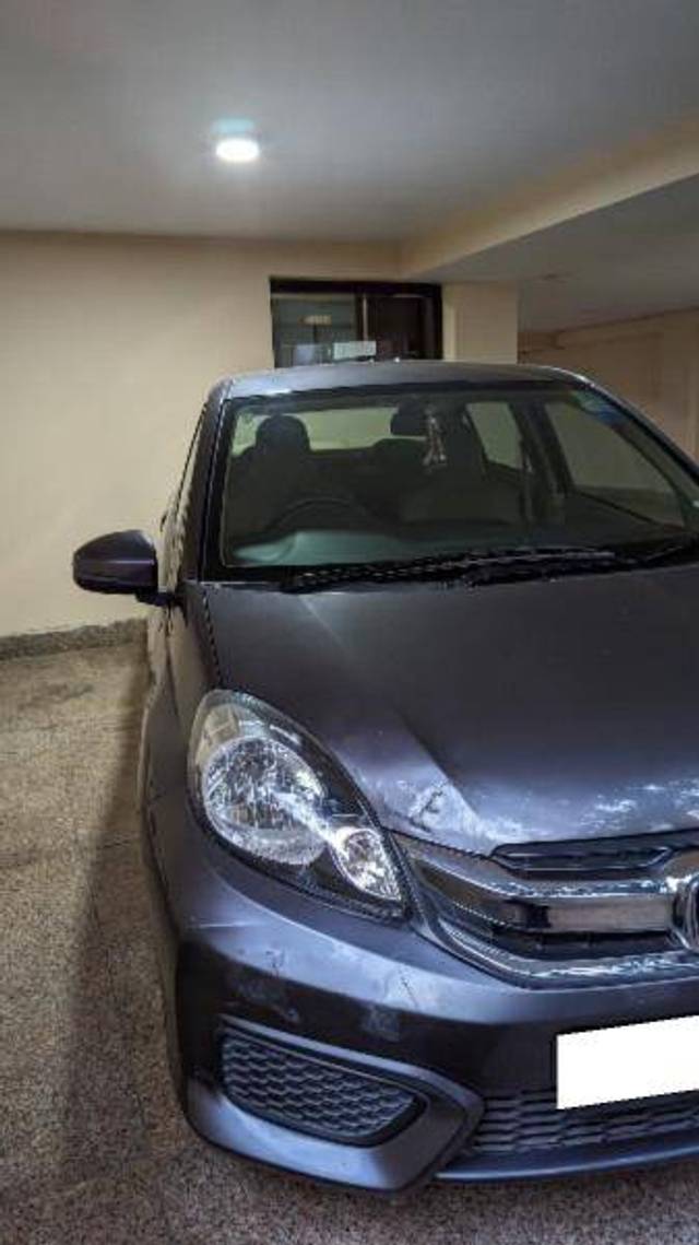 https://images10.gaadi.com/usedcar_image/4411826/original/3d4095054f2cef887cb62db4e7f090f9.jpeg?imwidth=6402