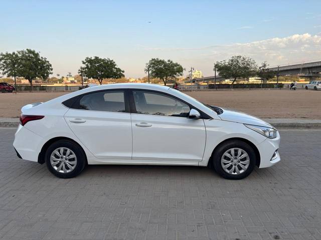 https://images10.gaadi.com/usedcar_image/4411839/original/c1843010b15274032eccc89ca5e90855.jpg?imwidth=6401