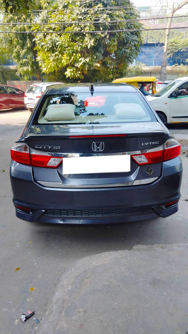 https://images10.gaadi.com/usedcar_image/4411851/original/processed_162d30fce2fc2740a078c0da1d62522a.jpg?imwidth=6402