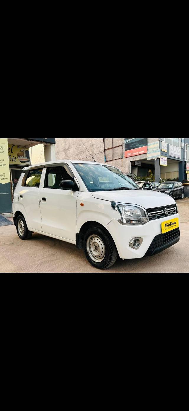 https://images10.gaadi.com/usedcar_image/4411880/original/processed_e3348c61c9514ecc63ea6f5f6436e983.jpg?imwidth=6402