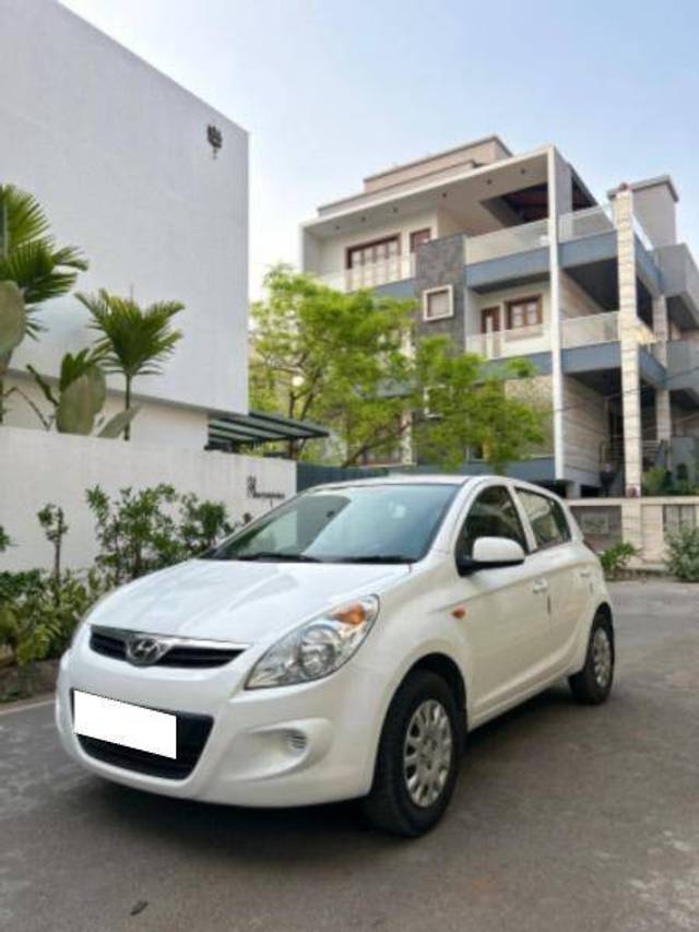 https://images10.gaadi.com/usedcar_image/4411931/original/09a455b43077fcea3cd99eb01fe9dfbb.jpeg?imwidth=6401