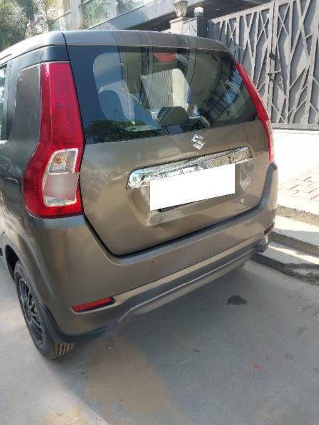 https://images10.gaadi.com/usedcar_image/4412006/original/c2f367051cc1494c36e4e00ce6875382.jpg?imwidth=6401