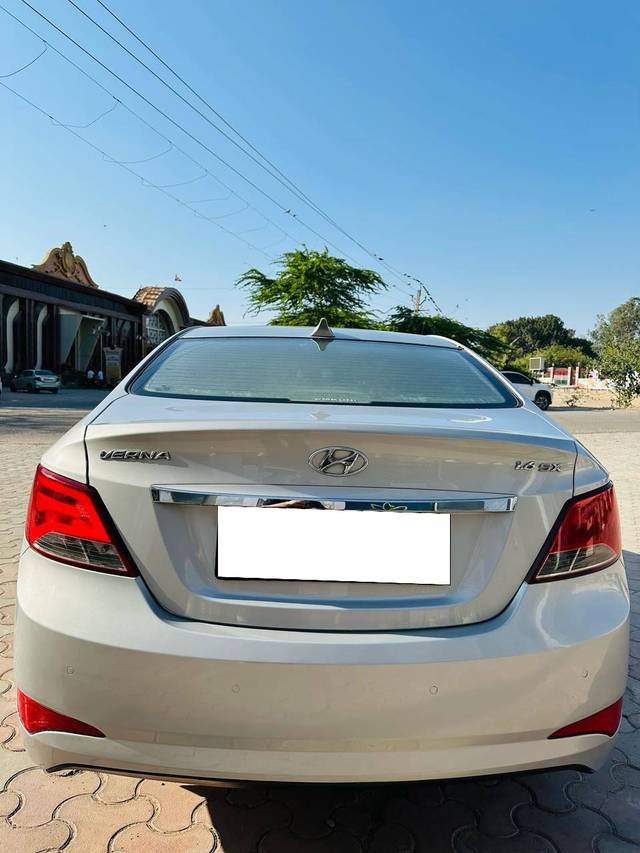 https://images10.gaadi.com/usedcar_image/4412043/original/processed_f7de0aea171195f865cc4f30e8b71e65.jpg?imwidth=6401