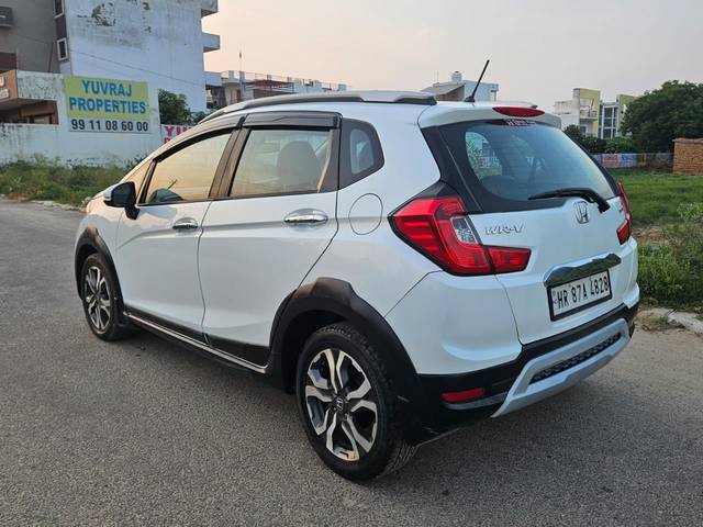 https://images10.gaadi.com/usedcar_image/4412078/original/c02a31b9437510f98a7a78a2a9997a94.jpg?imwidth=6402