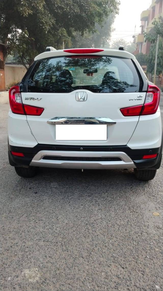 https://images10.gaadi.com/usedcar_image/4412080/original/processed_96270ecdca869d8fa754842eaa7ca1c6.jpg?imwidth=6401