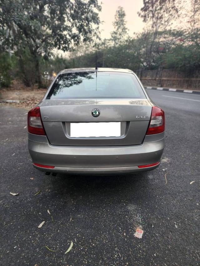 https://images10.gaadi.com/usedcar_image/4412087/original/processed_23578b3feb7870fa50cd48b95bbae275.jpeg?imwidth=6401