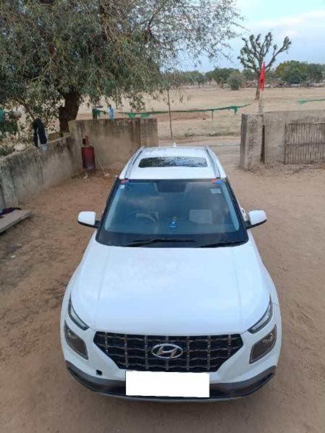 https://images10.gaadi.com/usedcar_image/4412117/original/801eb85c1e733779ecc69ee5c8eadf73.jpg?imwidth=6401