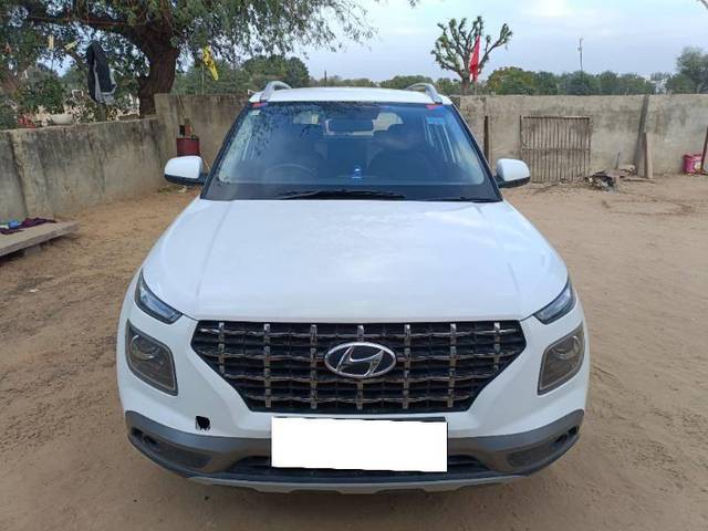 https://images10.gaadi.com/usedcar_image/4412117/original/f2865d168f65c789ddfb0c7bf7b539f9.jpg?imwidth=6400