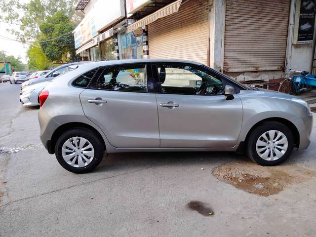 https://images10.gaadi.com/usedcar_image/4412134/original/processed_8eca2a147eaa5fb00474d7b35862741f.jpg?imwidth=6401