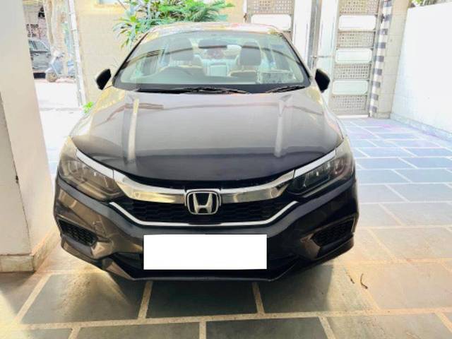 https://images10.gaadi.com/usedcar_image/4412142/original/c1fb6041b87adfeb29869b2e9eddd07d.jpeg?imwidth=6400