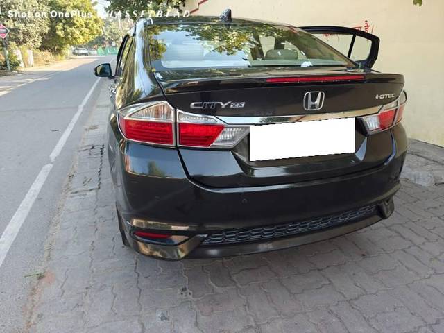 https://images10.gaadi.com/usedcar_image/4412162/original/processed_85cfc85c-f3b3-4485-90ec-199f1210bb80.jpg?imwidth=6401