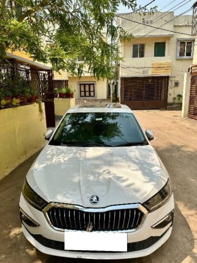 https://images10.gaadi.com/usedcar_image/4412288/original/processed_f6891295-955c-4b79-9761-3bb24eefaf0a.jpeg?imwidth=6400