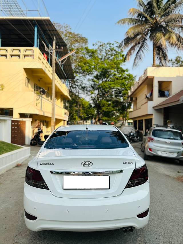 https://images10.gaadi.com/usedcar_image/4412487/original/processed_9ec124dd-1e20-49ad-a411-351a48790753.jpeg?imwidth=6402