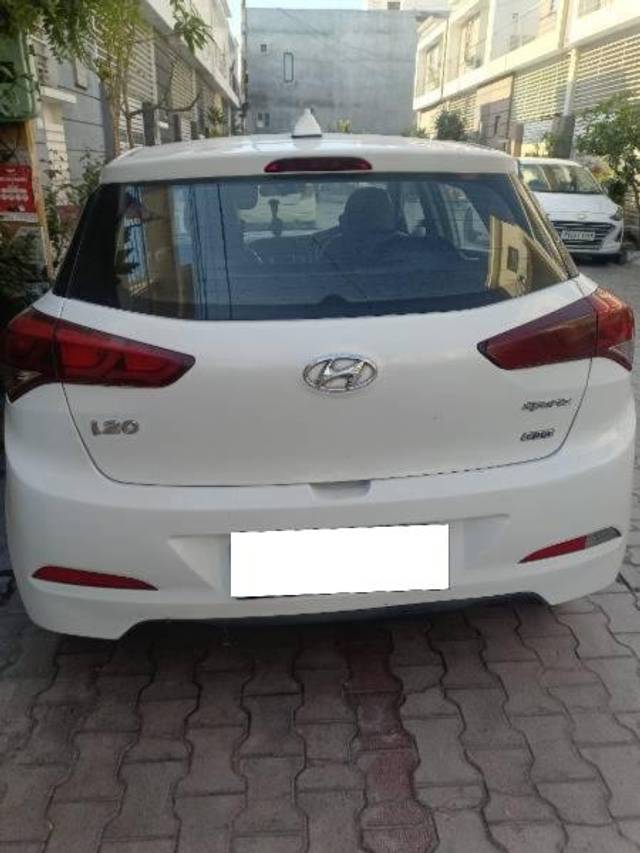 https://images10.gaadi.com/usedcar_image/4412489/original/processed_4e2f5140-2528-48cf-86a4-77a1a5c7dd73.jpg?imwidth=6400