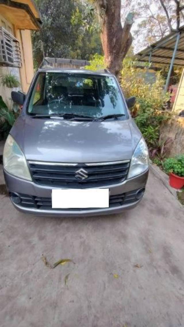 https://images10.gaadi.com/usedcar_image/4412501/original/processed_e7737997-89ba-41b1-ba59-bae9c3f060f2.jpg?imwidth=6400