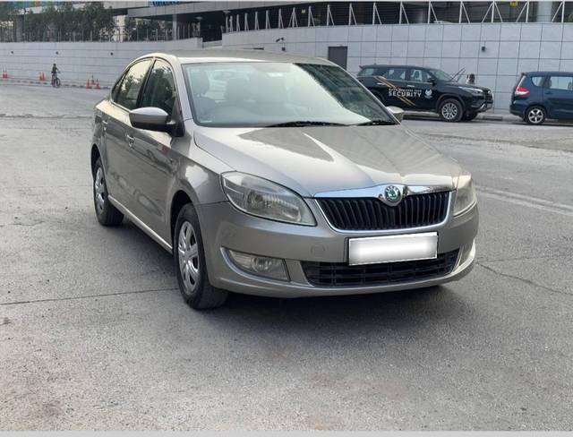 https://images10.gaadi.com/usedcar_image/4412507/original/processed_f6c21722d90d62b9da4ef70d7dbf9197.jpg?imwidth=6400