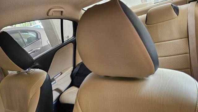 https://images10.gaadi.com/usedcar_image/4412540/original/7a0169f62e241630ba104cc8863dc270.jpg?imwidth=6400