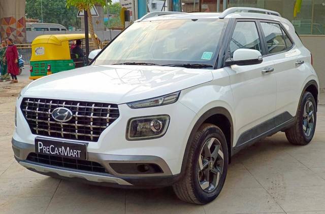 https://images10.gaadi.com/usedcar_image/4412850/original/processed_2b29067221559d3ab5dc606cbddf6f78.jpeg?imwidth=6401