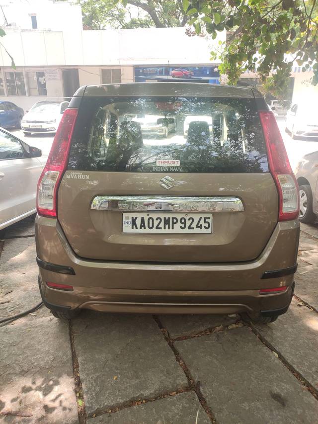 https://images10.gaadi.com/usedcar_image/4412940/original/processed_49dfdea016579b205386bebdb6a22235.jpg?imwidth=6401