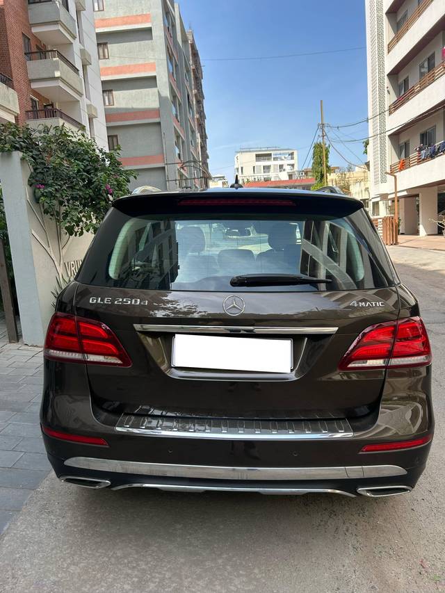 https://images10.gaadi.com/usedcar_image/4413040/original/processed_e24f3aba1645e275115df29af8c848ae.jpeg?imwidth=6402