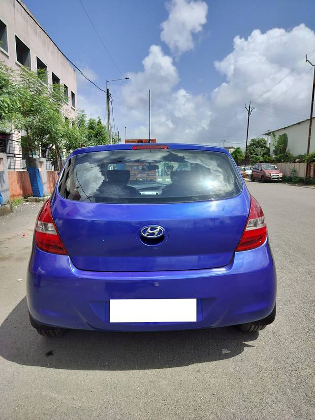 https://images10.gaadi.com/usedcar_image/4413043/original/processed_154528e83e58a2bd5a8d39ae84d21e95.jpg?imwidth=6402