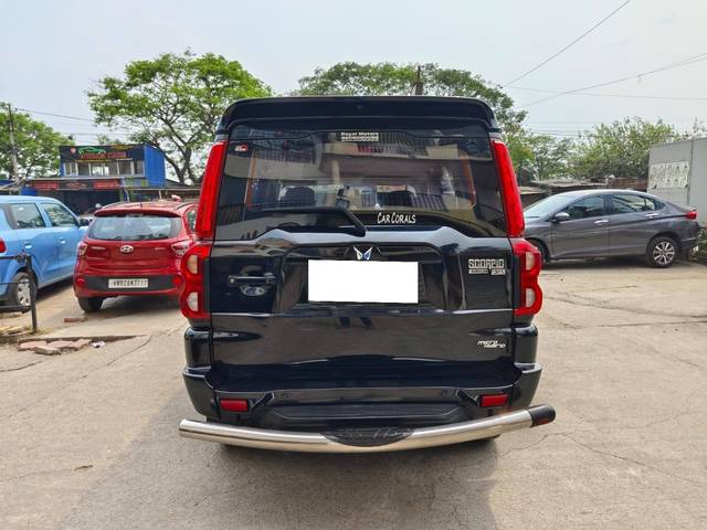 https://images10.gaadi.com/usedcar_image/4413086/original/processed_c2f56b71bf7e060bc5854183a73462dd.jpeg?imwidth=6401
