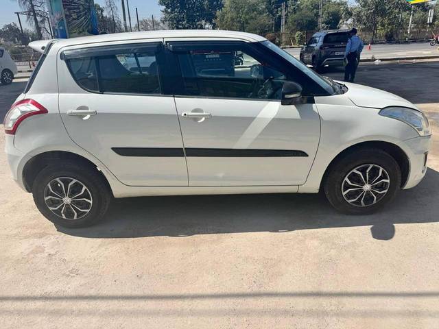 https://images10.gaadi.com/usedcar_image/4413087/original/processed_0ae184e3de89f29ee41d27f07f41fb6e.jpg?imwidth=6401