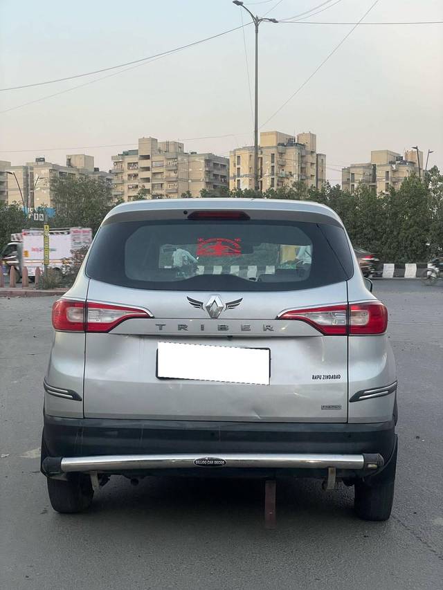 https://images10.gaadi.com/usedcar_image/4413148/original/processed_942b90ee973a7a1e59862ea81e8312ee.jpg?imwidth=6402