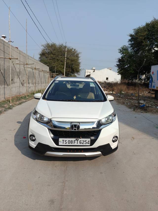 https://images10.gaadi.com/usedcar_image/4413302/original/0912dae792b82acf1a9e0471a06f07fb.jpg?imwidth=6400