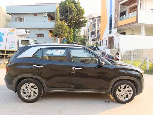 https://images10.gaadi.com/usedcar_image/4413325/original/processed_61ee5be31368befb3b7b244ff703b80d.jpg?imwidth=6401