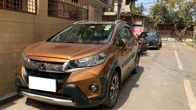 https://images10.gaadi.com/usedcar_image/4413391/original/6281e676a2778ca97bdc10da6408db49.jpeg?imwidth=6400