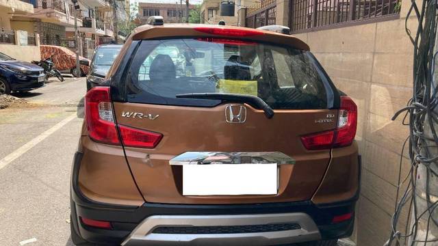 https://images10.gaadi.com/usedcar_image/4413391/original/aeddc7d89ae356c62bf43da203f4420c.jpeg?imwidth=6402