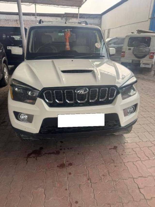 https://images10.gaadi.com/usedcar_image/4413392/original/95a678f862363ae78b56ccf5ae3f0444.jpeg?imwidth=6400