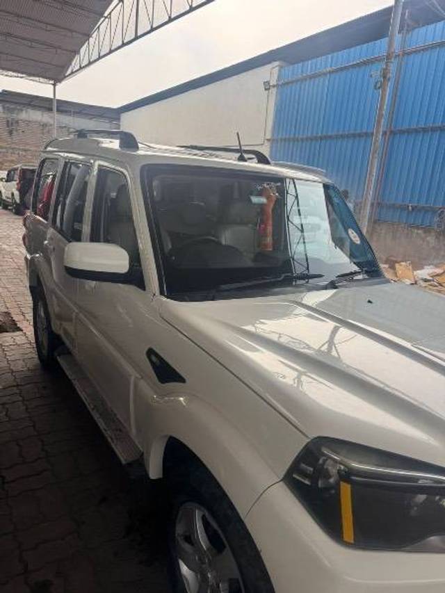 https://images10.gaadi.com/usedcar_image/4413392/original/be697cb4dfc48eb793b163686a16948f.jpeg?imwidth=6401