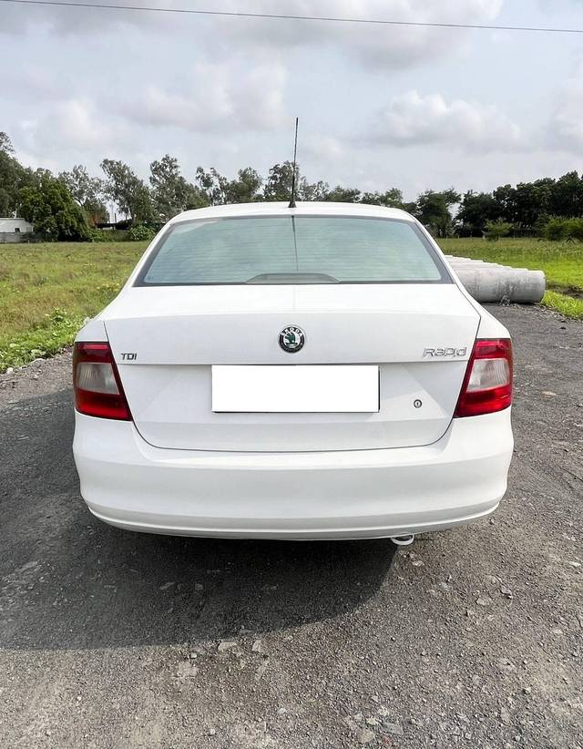 https://images10.gaadi.com/usedcar_image/4413413/original/processed_4808c473c5b6581710b3217a76639012.jpg?imwidth=6402