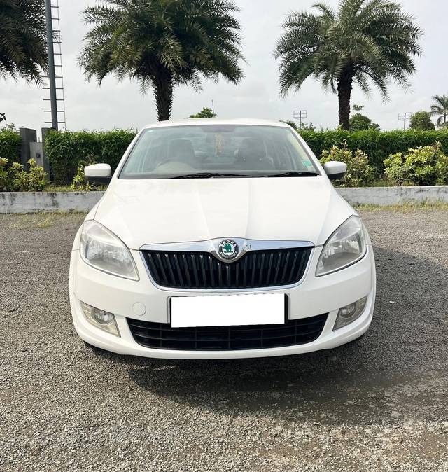 https://images10.gaadi.com/usedcar_image/4413413/original/processed_abff33a5e4e4eb3e0e3126371c9486db.jpg?imwidth=6400