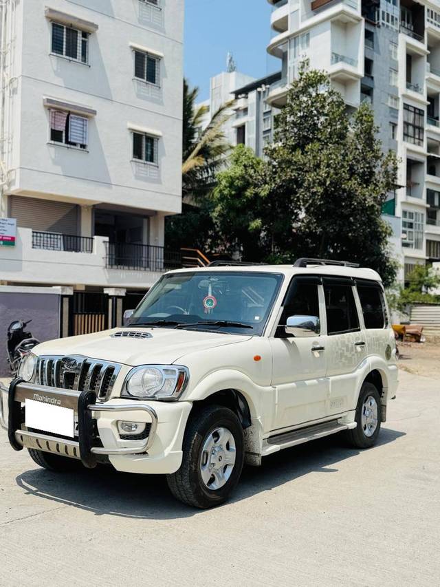 https://images10.gaadi.com/usedcar_image/4413420/original/processed_ea0a27c39786d697b7bbf590c1871897.jpg?imwidth=6400