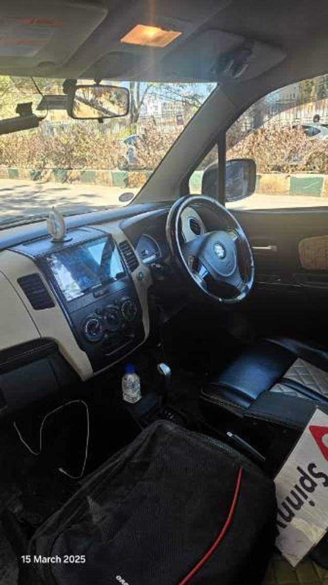 https://images10.gaadi.com/usedcar_image/4413454/original/ae12bddd35af5852504b10d72fab103d.jpg?imwidth=6402