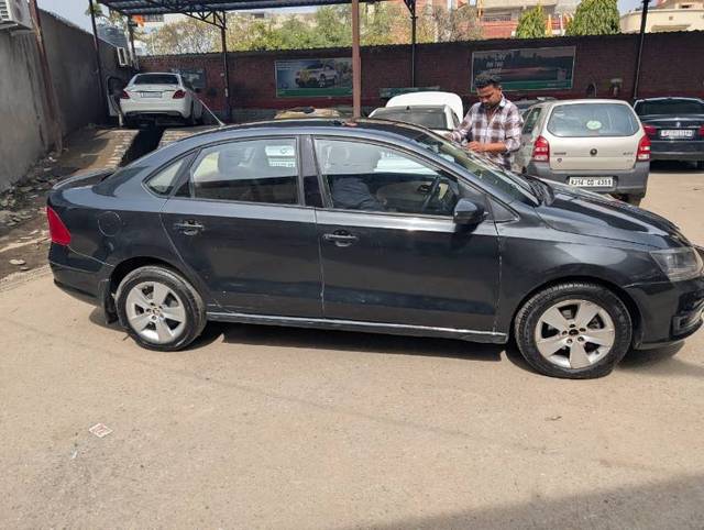 https://images10.gaadi.com/usedcar_image/4413460/original/8aa975e89b096e16cbd9649980355c71.jpeg?imwidth=6401