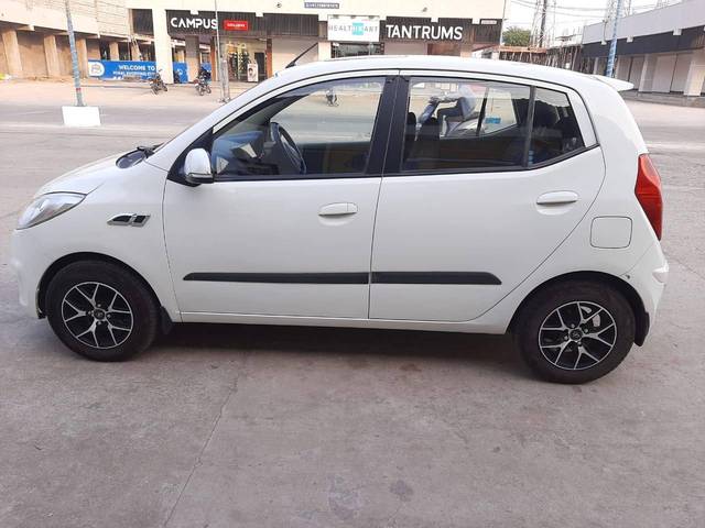 https://images10.gaadi.com/usedcar_image/4413622/original/processed_627b70ba818b051338de73a397150ea6.jpg?imwidth=6400