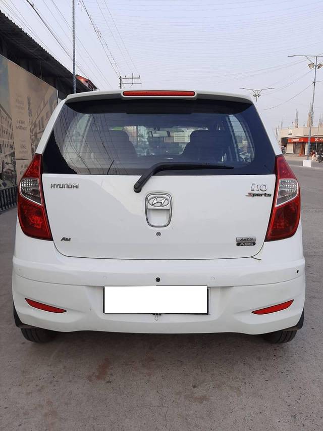 https://images10.gaadi.com/usedcar_image/4413622/original/processed_8813eaf4462b459795c83e40c4e15b11.jpg?imwidth=6401