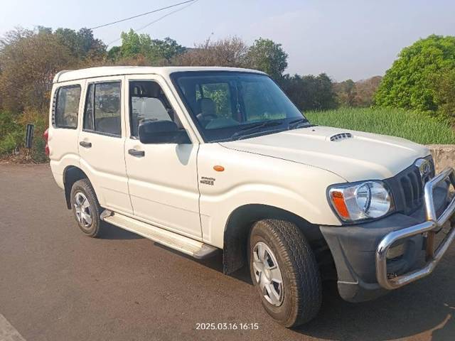 https://images10.gaadi.com/usedcar_image/4413684/original/processed_87e09a37-c110-4e25-8a2e-8e368f4cbc6b.jpg?imwidth=6402