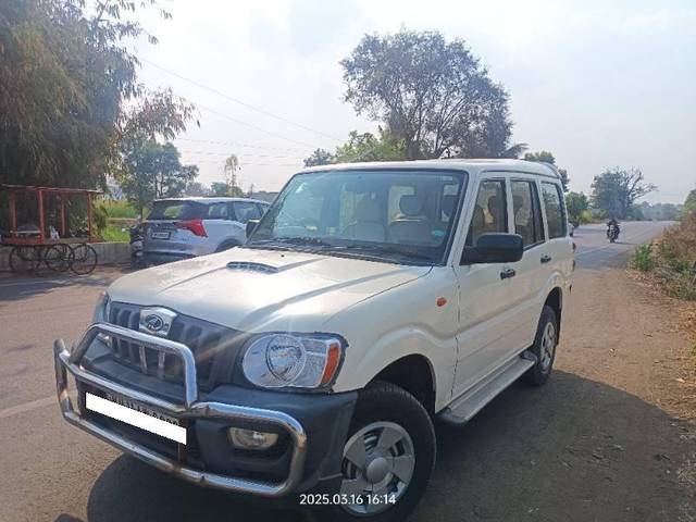 https://images10.gaadi.com/usedcar_image/4413684/original/processed_8c51f524-ea10-44ea-885b-711cd2ce54fb.jpg?imwidth=6401